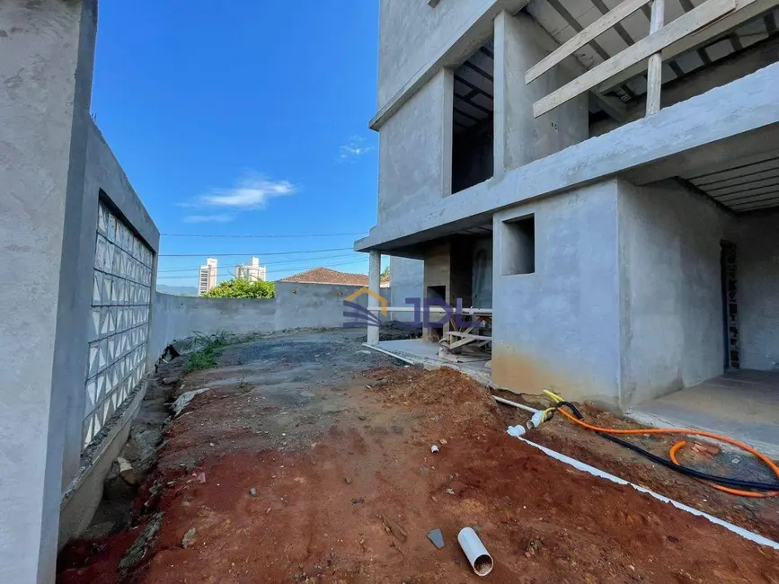 Foto 2 de Sobrado com 3 quartos à venda, 168m2 em Blumenau - SC