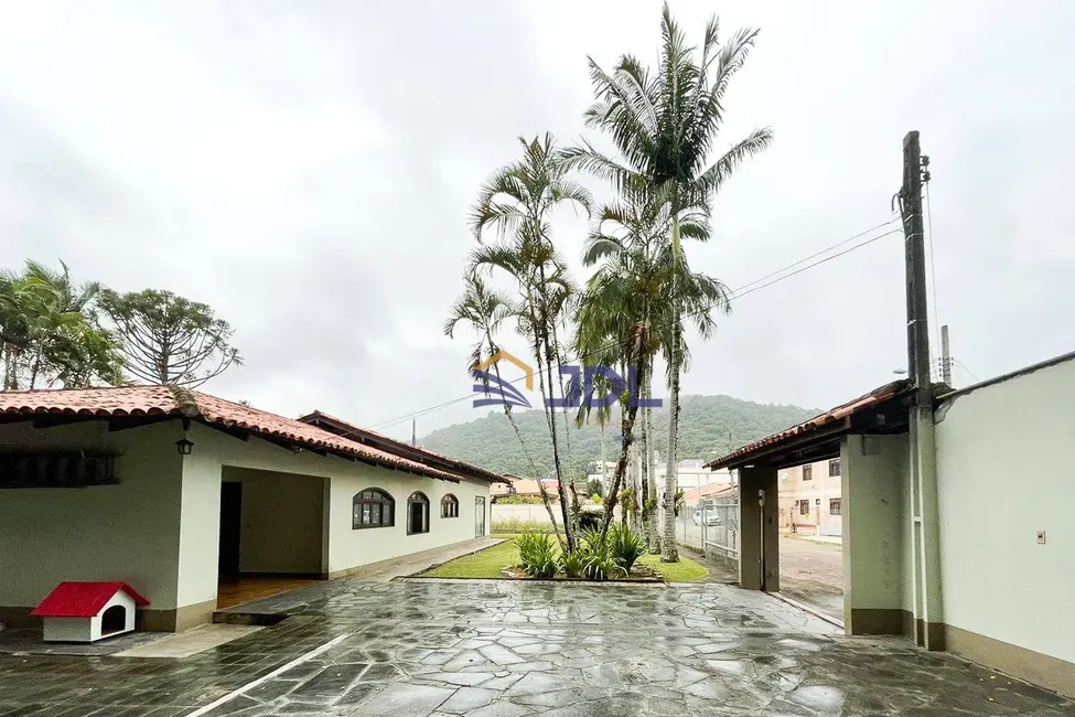 Casa com 3 quartos à venda, 1700m2 em Velha, Blumenau - SC - imagem 5 Foto 5 de Casa com 3 quartos à venda, 1700m2 em Velha, Blumenau - SC
