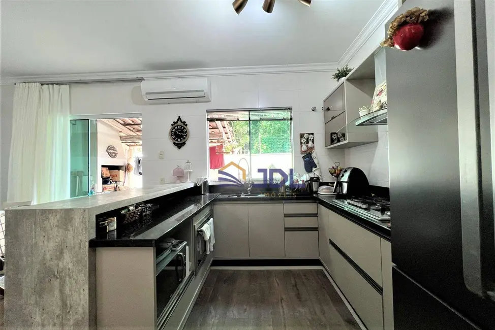 Sobrado com 3 quartos à venda, 155m2 em Passo Manso, Blumenau - SC - imagem 4 Foto 4 de Sobrado com 3 quartos à venda, 155m2 em Passo Manso, Blumenau - SC