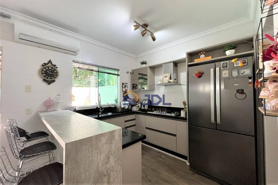 Sobrado com 3 quartos à venda, 155m2 em Passo Manso, Blumenau - SC - imagem 3 Foto 3 de Sobrado com 3 quartos à venda, 155m2 em Passo Manso, Blumenau - SC