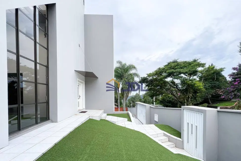 Casa com 3 quartos à venda, 1578m2 em Ponta Aguda, Blumenau - SC - imagem 4 Foto 4 de Casa com 3 quartos à venda, 1578m2 em Ponta Aguda, Blumenau - SC