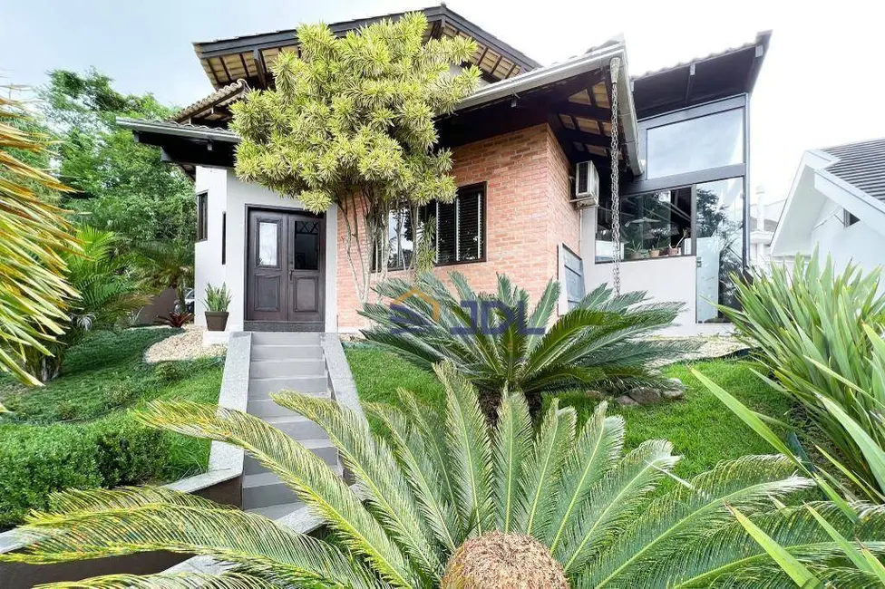 Casa de Condomínio com 3 quartos à venda, 550m2 em Itoupava Seca, Blumenau - SC - imagem 5 Foto 5 de Casa de Condomínio com 3 quartos à venda, 550m2 em Itoupava Seca, Blumenau - SC