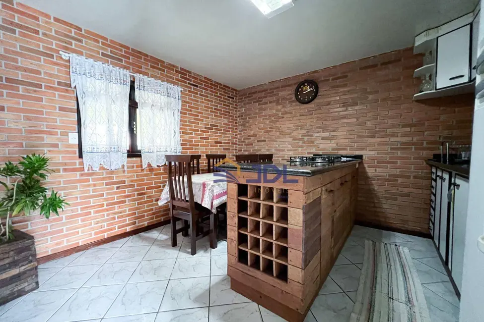 Casa com 3 quartos à venda, 300m2 em Velha, Blumenau - SC - imagem 6 Foto 6 de Casa com 3 quartos à venda, 300m2 em Velha, Blumenau - SC