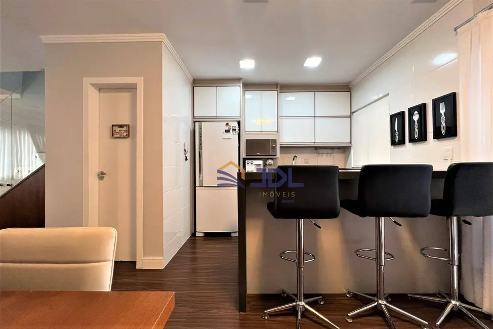 Sobrado com 3 quartos à venda, 91m2 em Velha Central, Blumenau - SC - imagem 3 Foto 3 de Sobrado com 3 quartos à venda, 91m2 em Velha Central, Blumenau - SC