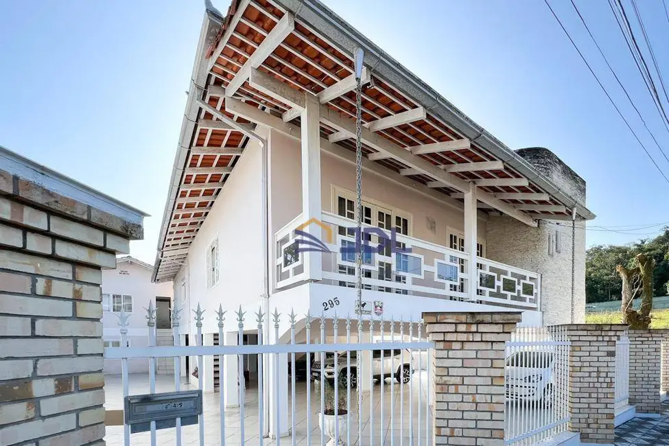 Casa com 3 quartos à venda, 700m2 em Velha, Blumenau - SC - imagem 3 Foto 3 de Casa com 3 quartos à venda, 700m2 em Velha, Blumenau - SC