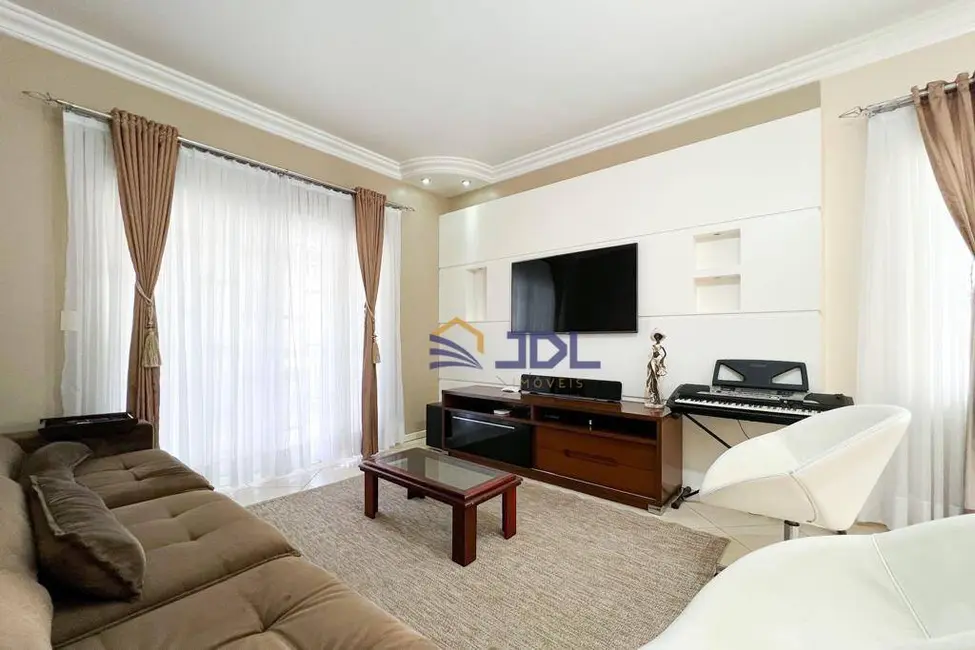 Casa com 3 quartos à venda, 700m2 em Velha, Blumenau - SC - imagem 4 Foto 4 de Casa com 3 quartos à venda, 700m2 em Velha, Blumenau - SC