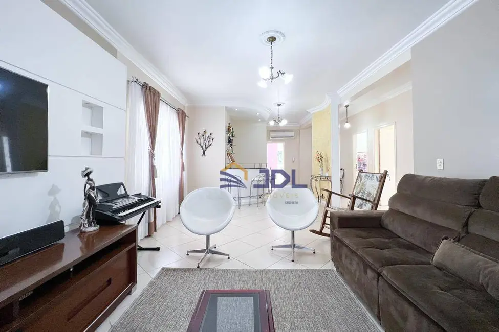 Casa com 3 quartos à venda, 700m2 em Velha, Blumenau - SC - imagem 5 Foto 5 de Casa com 3 quartos à venda, 700m2 em Velha, Blumenau - SC