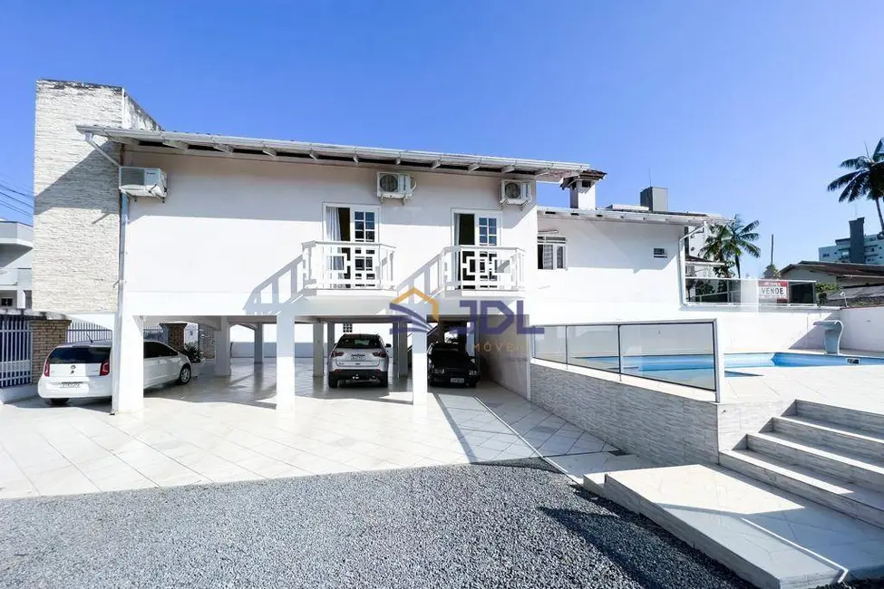 Casa com 3 quartos à venda, 700m2 em Velha, Blumenau - SC - imagem 2 Foto 2 de Casa com 3 quartos à venda, 700m2 em Velha, Blumenau - SC