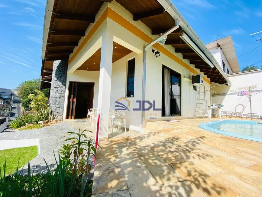 Casa com 3 quartos à venda, 375m2 em Velha, Blumenau - SC - imagem 3 Foto 3 de Casa com 3 quartos à venda, 375m2 em Velha, Blumenau - SC
