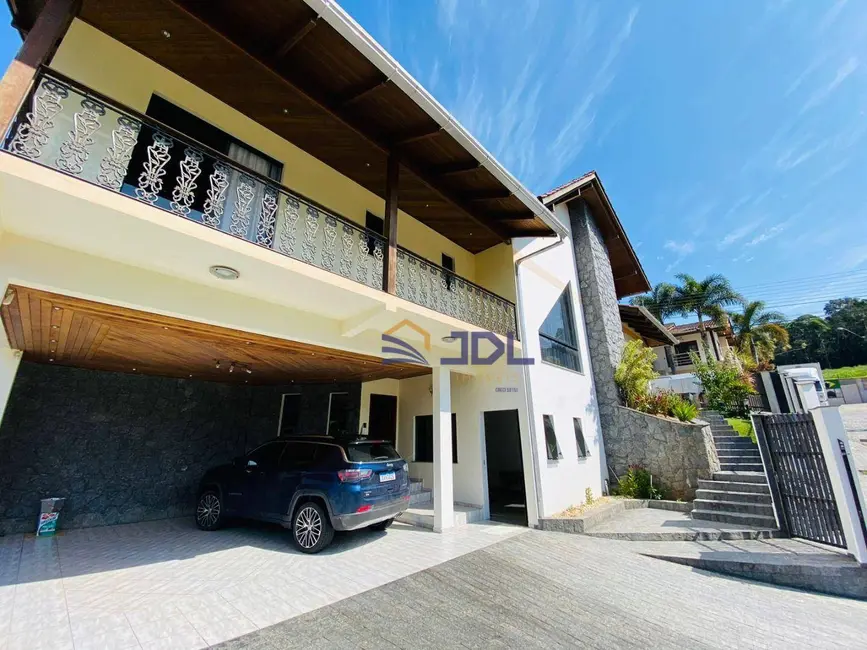 Casa com 3 quartos à venda, 375m2 em Velha, Blumenau - SC - imagem 5 Foto 5 de Casa com 3 quartos à venda, 375m2 em Velha, Blumenau - SC
