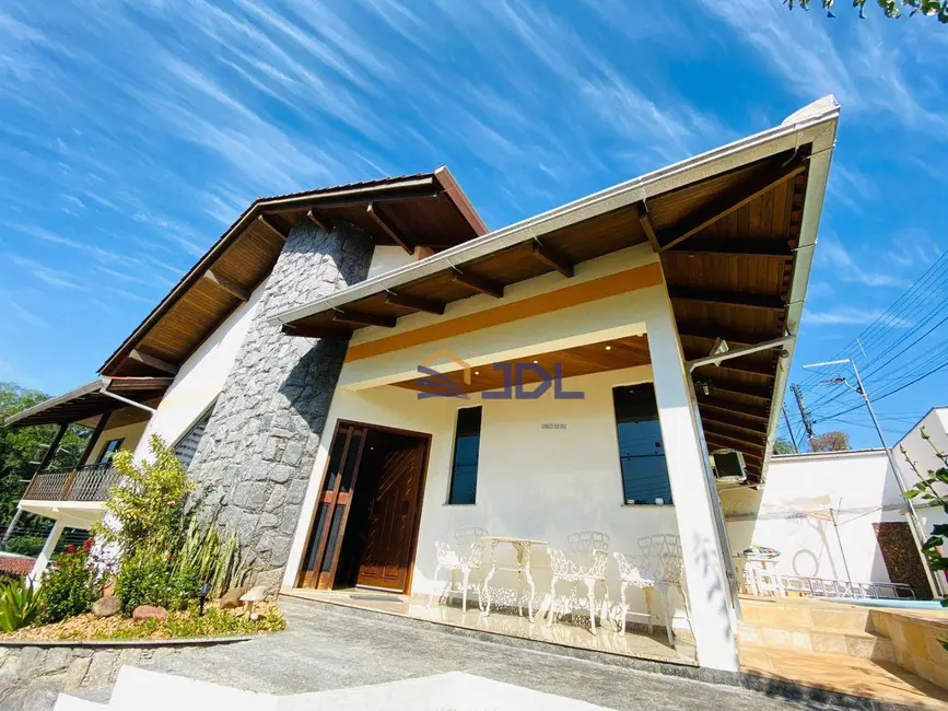 Casa com 3 quartos à venda, 375m2 em Velha, Blumenau - SC - imagem 4 Foto 4 de Casa com 3 quartos à venda, 375m2 em Velha, Blumenau - SC