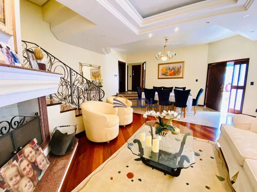 Casa com 3 quartos à venda, 375m2 em Velha, Blumenau - SC - imagem 8 Foto 8 de Casa com 3 quartos à venda, 375m2 em Velha, Blumenau - SC