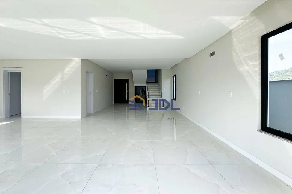 Casa de Condomínio com 3 quartos à venda, 375m2 em Ponta Aguda, Blumenau - SC - imagem 8 Foto 8 de Casa de Condomínio com 3 quartos à venda, 375m2 em Ponta Aguda, Blumenau - SC