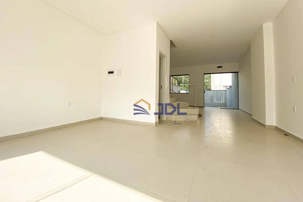 Sobrado com 3 quartos à venda, 125m2 em Fidélis, Blumenau - SC - imagem 4 Foto 4 de Sobrado com 3 quartos à venda, 125m2 em Fidélis, Blumenau - SC
