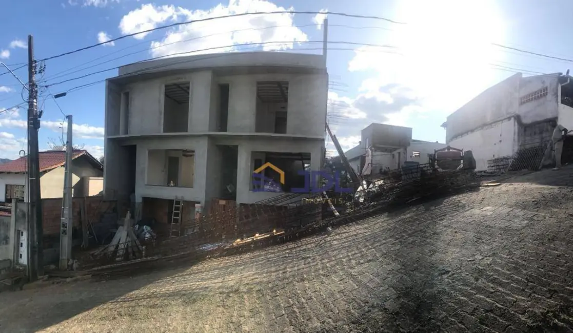 Sobrado com 3 quartos à venda, 91m2 em Vila Nova, Blumenau - SC - imagem 4 Foto 4 de Sobrado com 3 quartos à venda, 91m2 em Vila Nova, Blumenau - SC