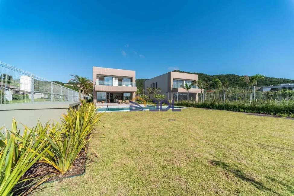 Casa com 5 quartos à venda, 1385m2 em Praia do Estaleiro, Balneario Camboriu - SC - imagem 5 Foto 5 de Casa com 5 quartos à venda, 1385m2 em Praia do Estaleiro, Balneario Camboriu - SC