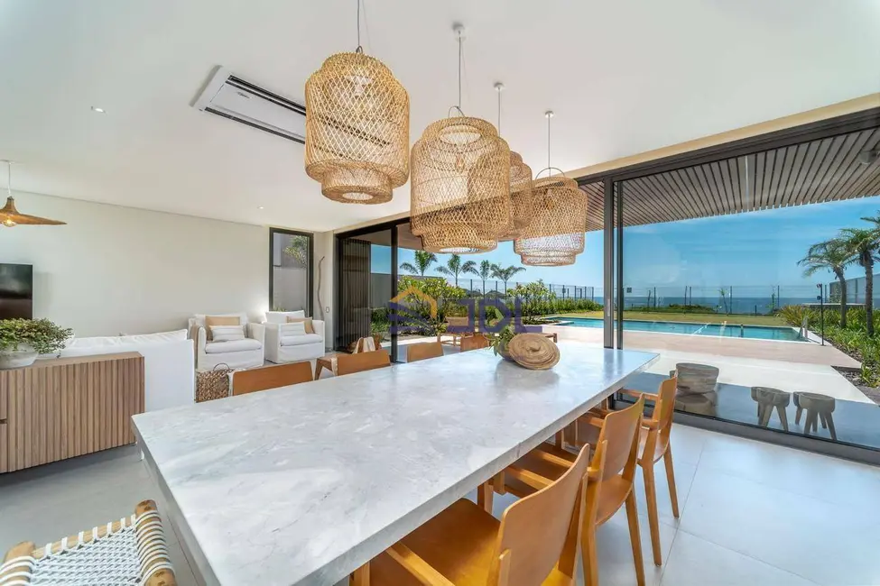 Casa com 5 quartos à venda, 1385m2 em Praia do Estaleiro, Balneario Camboriu - SC - imagem 9 Foto 9 de Casa com 5 quartos à venda, 1385m2 em Praia do Estaleiro, Balneario Camboriu - SC