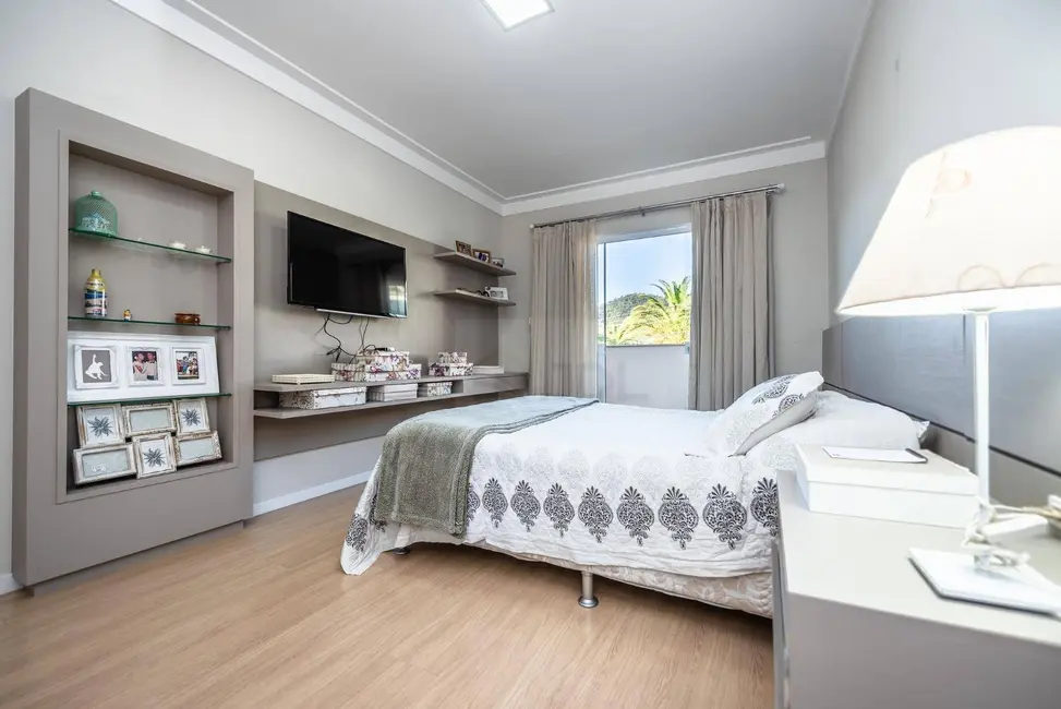 Casa de Condomínio com 3 quartos à venda, 365m2 em Itoupava Central, Blumenau - SC - imagem 7 Foto 7 de Casa de Condomínio com 3 quartos à venda, 365m2 em Itoupava Central, Blumenau - SC