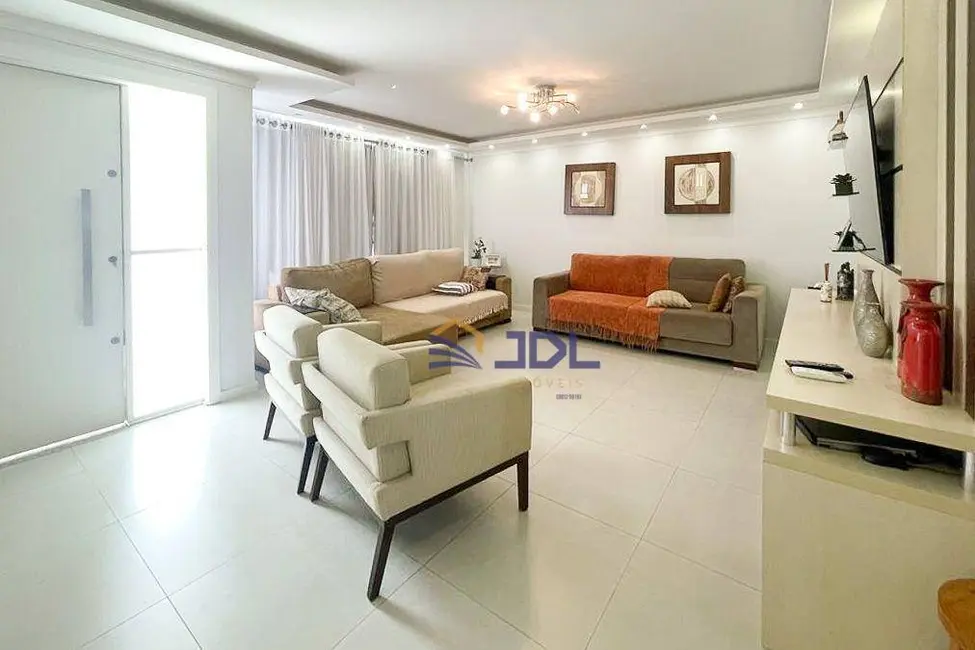 Casa com 6 quartos à venda, 900m2 em Velha, Blumenau - SC - imagem 3 Foto 3 de Casa com 6 quartos à venda, 900m2 em Velha, Blumenau - SC