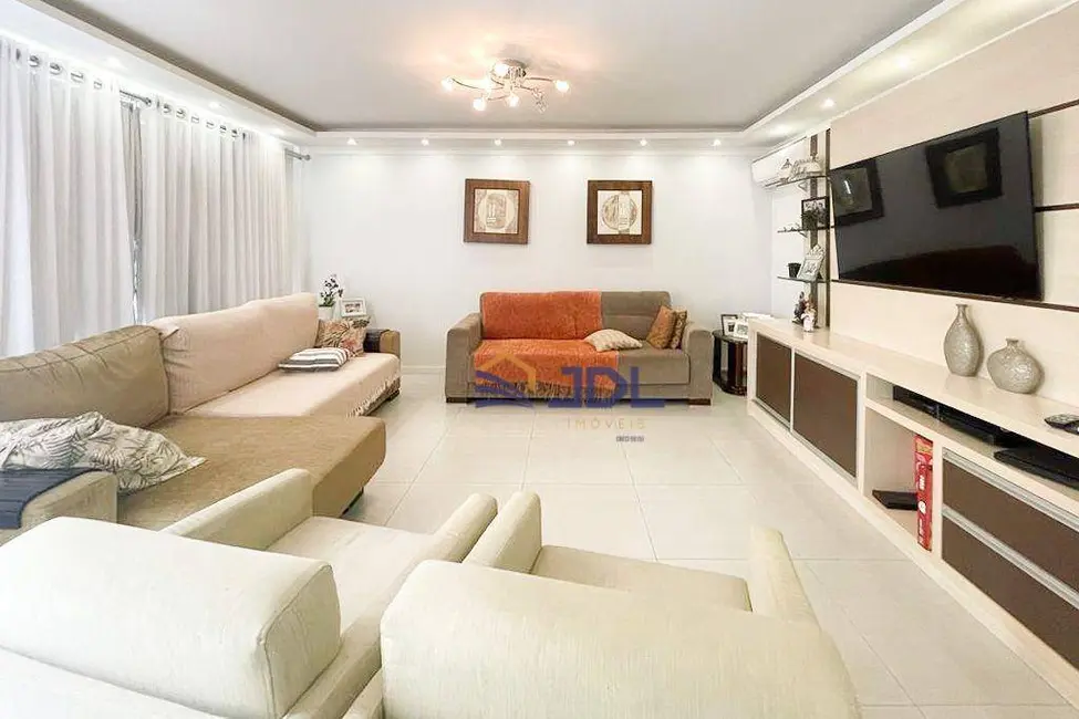 Casa com 6 quartos à venda, 900m2 em Velha, Blumenau - SC - imagem 4 Foto 4 de Casa com 6 quartos à venda, 900m2 em Velha, Blumenau - SC