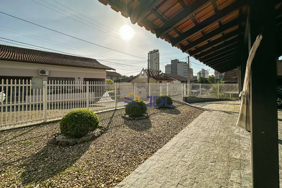 Casa com 3 quartos à venda, 630m2 em Velha, Blumenau - SC - imagem 4 Foto 4 de Casa com 3 quartos à venda, 630m2 em Velha, Blumenau - SC