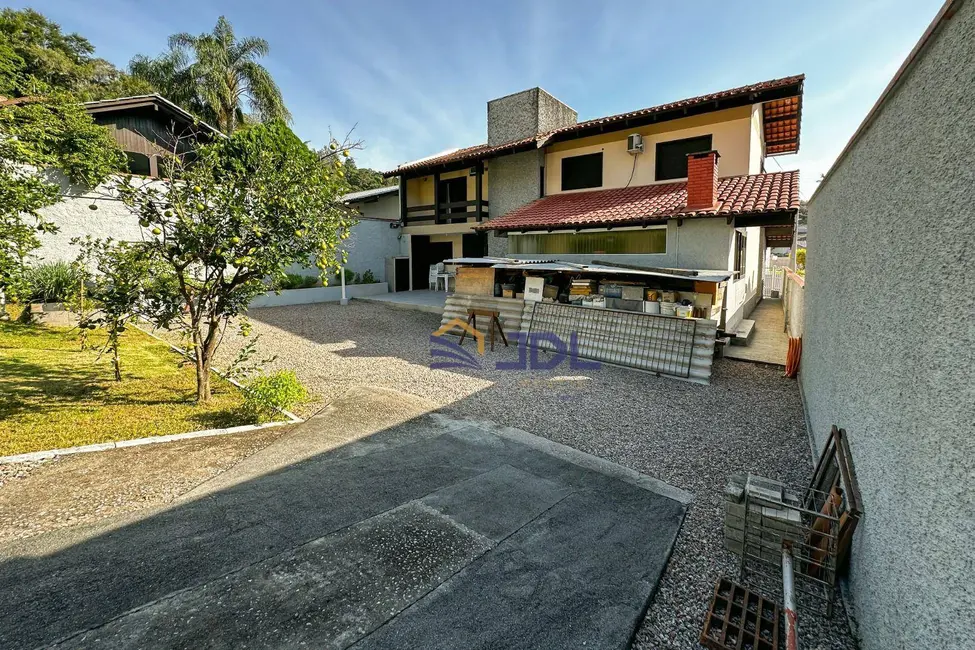 Casa com 3 quartos à venda, 630m2 em Velha, Blumenau - SC - imagem 6 Foto 6 de Casa com 3 quartos à venda, 630m2 em Velha, Blumenau - SC