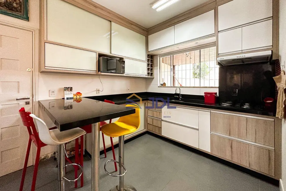 Casa com 3 quartos à venda, 240m2 em Velha, Blumenau - SC - imagem 6 Foto 6 de Casa com 3 quartos à venda, 240m2 em Velha, Blumenau - SC