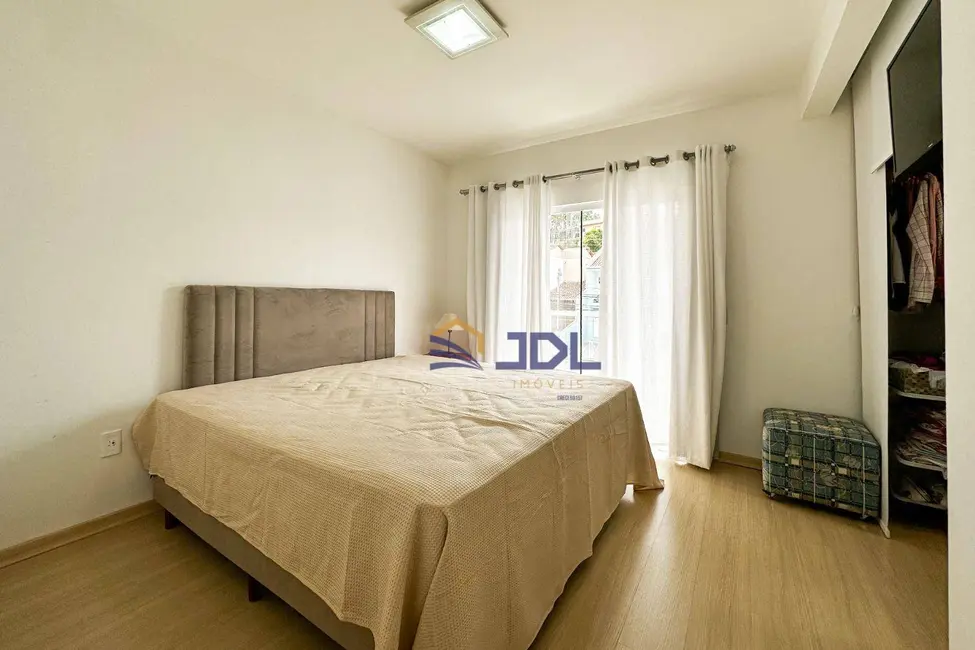 Casa com 3 quartos à venda, 240m2 em Velha, Blumenau - SC - imagem 7 Foto 7 de Casa com 3 quartos à venda, 240m2 em Velha, Blumenau - SC