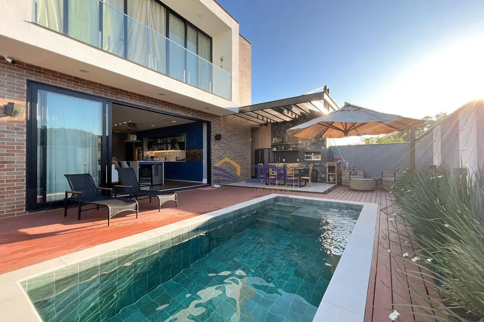 Foto 1 de Casa de Condomínio com 3 quartos à venda, 375m2 em Ponta Aguda, Blumenau - SC