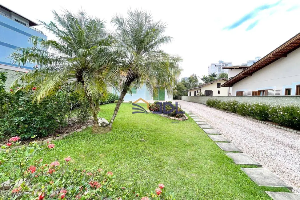Casa com 4 quartos à venda, 730m2 em Garcia, Blumenau - SC - imagem 3 Foto 3 de Casa com 4 quartos à venda, 730m2 em Garcia, Blumenau - SC