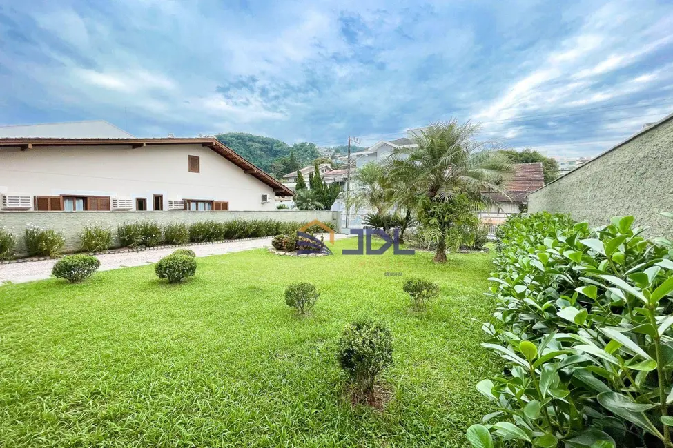Casa com 4 quartos à venda, 730m2 em Garcia, Blumenau - SC - imagem 4 Foto 4 de Casa com 4 quartos à venda, 730m2 em Garcia, Blumenau - SC