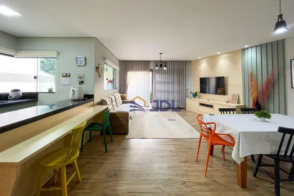 Casa com 3 quartos à venda, 338m2 em Água Verde, Blumenau - SC - imagem 4 Foto 4 de Casa com 3 quartos à venda, 338m2 em Água Verde, Blumenau - SC