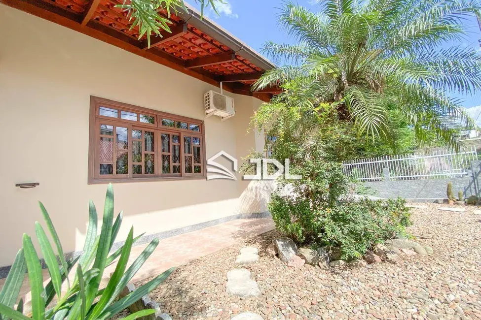 Casa com 2 quartos à venda, 392m2 em Água Verde, Blumenau - SC - imagem 3 Foto 3 de Casa com 2 quartos à venda, 392m2 em Água Verde, Blumenau - SC