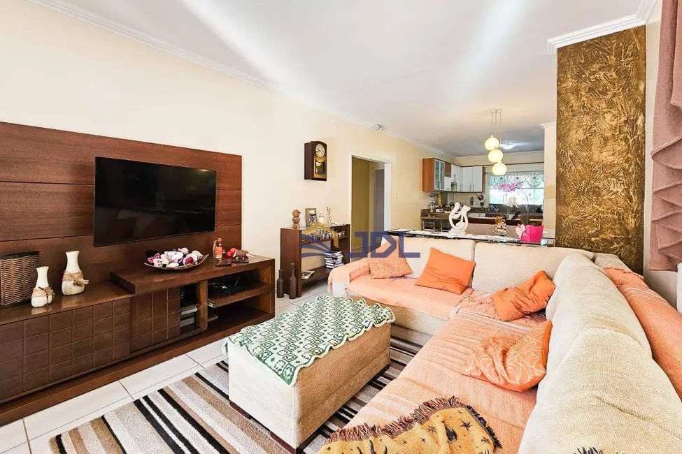 Casa com 3 quartos à venda, 147m2 em Água Verde, Blumenau - SC - imagem 6 Foto 6 de Casa com 3 quartos à venda, 147m2 em Água Verde, Blumenau - SC
