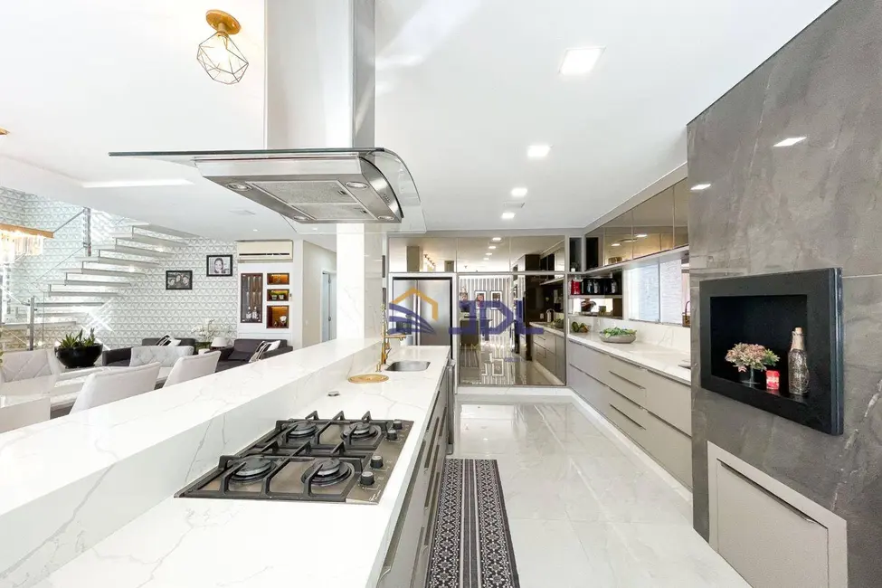 Casa de Condomínio com 4 quartos à venda, 495m2 em Itoupava Central, Blumenau - SC - imagem 3 Foto 3 de Casa de Condomínio com 4 quartos à venda, 495m2 em Itoupava Central, Blumenau - SC