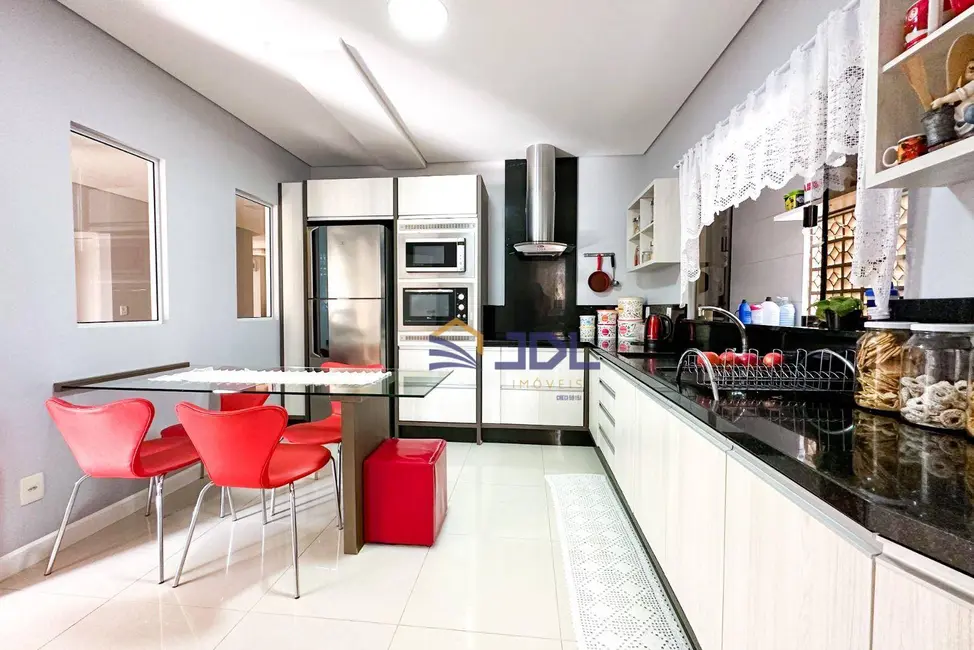 Casa com 4 quartos à venda, 446m2 em Itoupava Central, Blumenau - SC - imagem 5 Foto 5 de Casa com 4 quartos à venda, 446m2 em Itoupava Central, Blumenau - SC