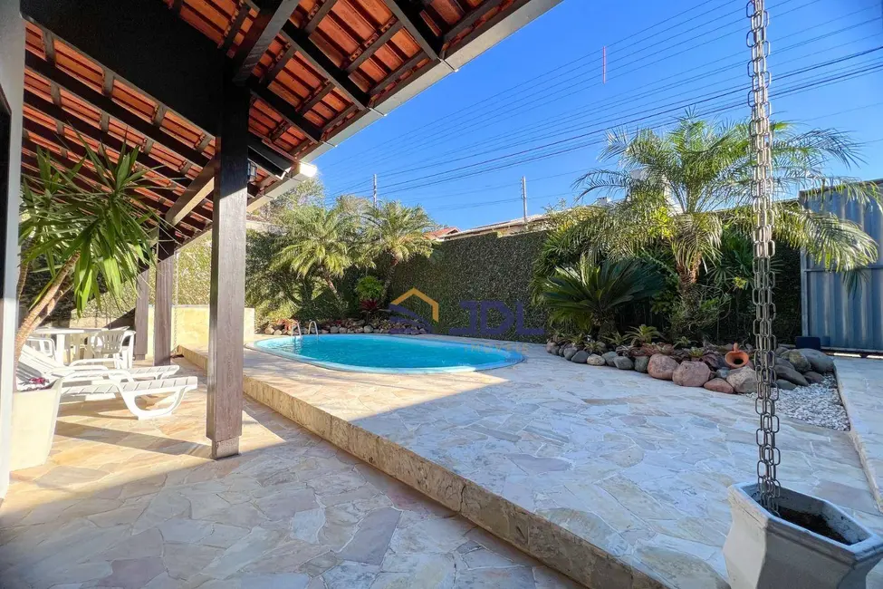 Casa com 3 quartos à venda, 396m2 em Velha, Blumenau - SC - imagem 4 Foto 4 de Casa com 3 quartos à venda, 396m2 em Velha, Blumenau - SC