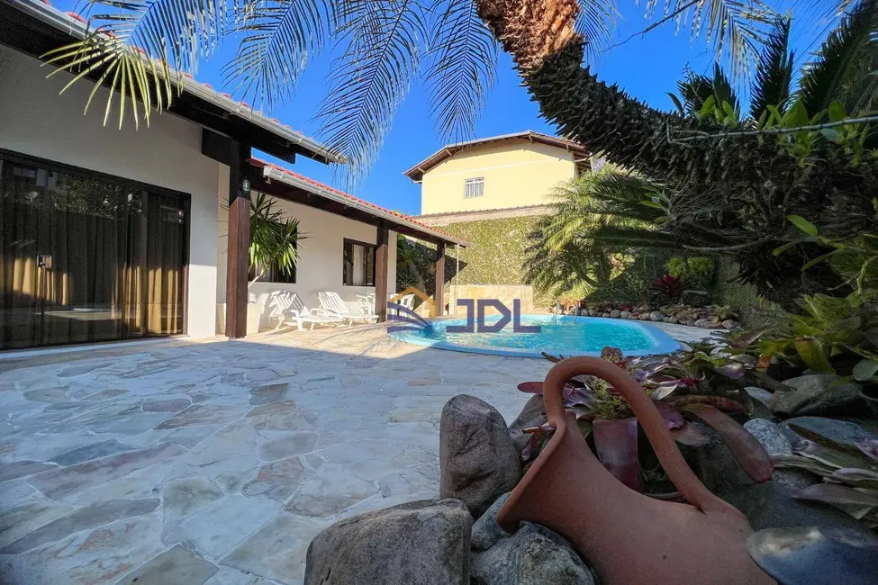 Casa com 3 quartos à venda, 396m2 em Velha, Blumenau - SC - imagem 5 Foto 5 de Casa com 3 quartos à venda, 396m2 em Velha, Blumenau - SC