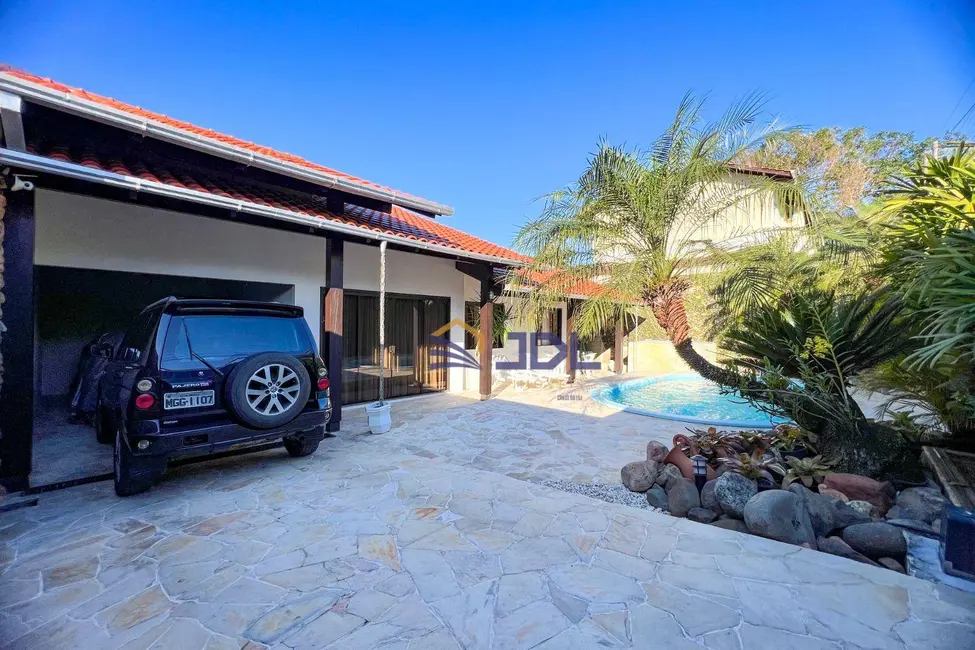 Casa com 3 quartos à venda, 396m2 em Velha, Blumenau - SC - imagem 3 Foto 3 de Casa com 3 quartos à venda, 396m2 em Velha, Blumenau - SC