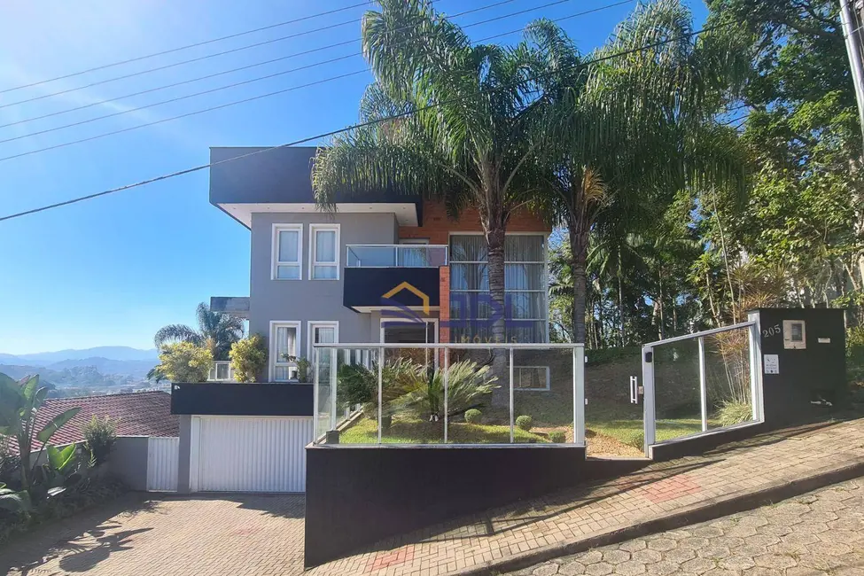 Casa com 3 quartos à venda, 468m2 em Salto do Norte, Blumenau - SC - imagem 2 Foto 2 de Casa com 3 quartos à venda, 468m2 em Salto do Norte, Blumenau - SC