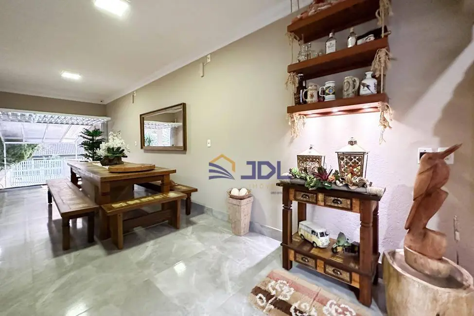 Casa com 3 quartos à venda, 380m2 em Velha, Blumenau - SC - imagem 9 Foto 9 de Casa com 3 quartos à venda, 380m2 em Velha, Blumenau - SC