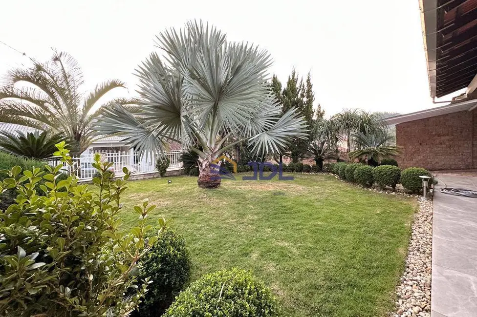 Casa com 3 quartos à venda, 380m2 em Velha, Blumenau - SC - imagem 4 Foto 4 de Casa com 3 quartos à venda, 380m2 em Velha, Blumenau - SC