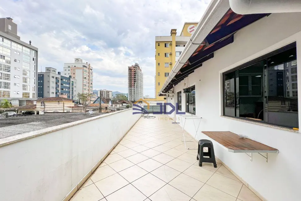 Casa com 3 quartos à venda, 561m2 em Velha, Blumenau - SC - imagem 3 Foto 3 de Casa com 3 quartos à venda, 561m2 em Velha, Blumenau - SC