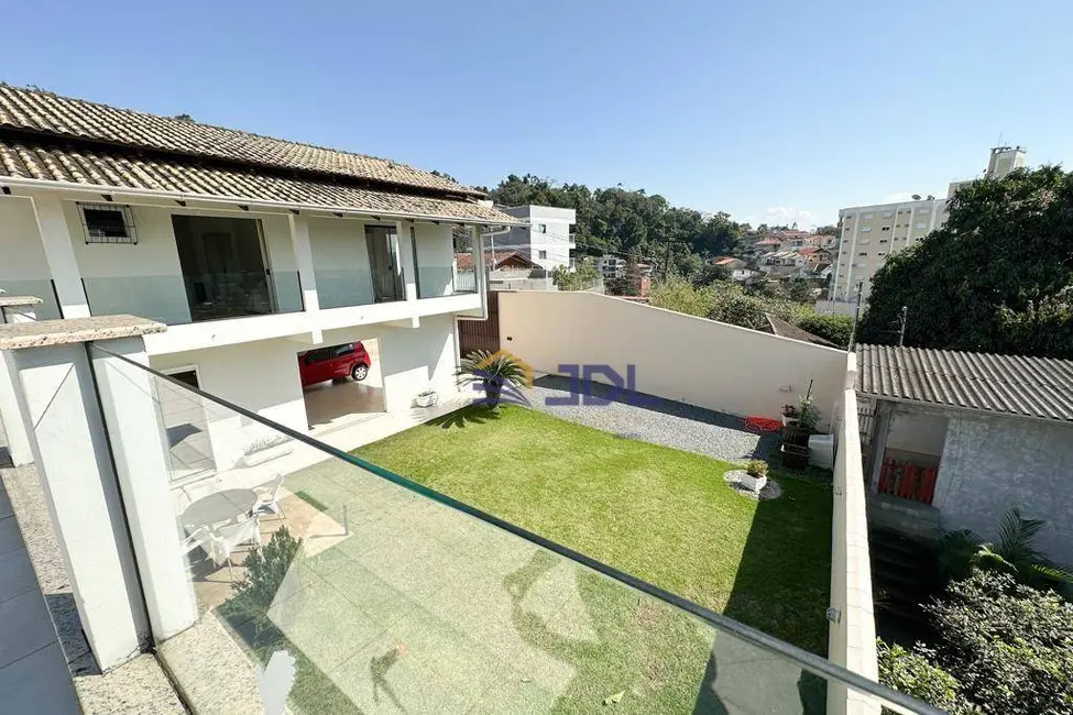 Casa com 3 quartos à venda, 395m2 em Centro, Blumenau - SC - imagem 6 Foto 6 de Casa com 3 quartos à venda, 395m2 em Centro, Blumenau - SC