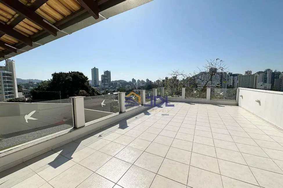 Casa com 3 quartos à venda, 395m2 em Centro, Blumenau - SC - imagem 5 Foto 5 de Casa com 3 quartos à venda, 395m2 em Centro, Blumenau - SC