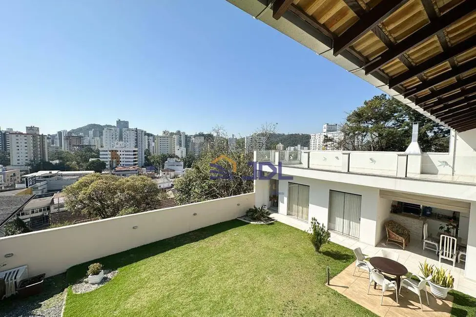Casa com 3 quartos à venda, 395m2 em Centro, Blumenau - SC - imagem 3 Foto 3 de Casa com 3 quartos à venda, 395m2 em Centro, Blumenau - SC