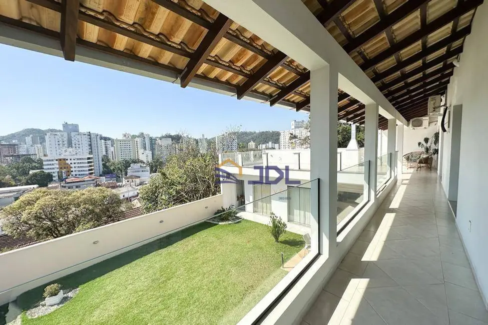 Casa com 3 quartos à venda, 395m2 em Centro, Blumenau - SC - imagem 9 Foto 9 de Casa com 3 quartos à venda, 395m2 em Centro, Blumenau - SC