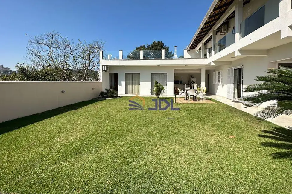 Casa com 3 quartos à venda, 395m2 em Centro, Blumenau - SC - imagem 7 Foto 7 de Casa com 3 quartos à venda, 395m2 em Centro, Blumenau - SC