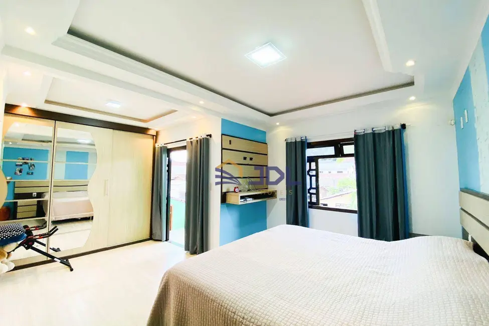 Casa com 4 quartos à venda, 302m2 em Itoupava Central, Blumenau - SC - imagem 9 Foto 9 de Casa com 4 quartos à venda, 302m2 em Itoupava Central, Blumenau - SC