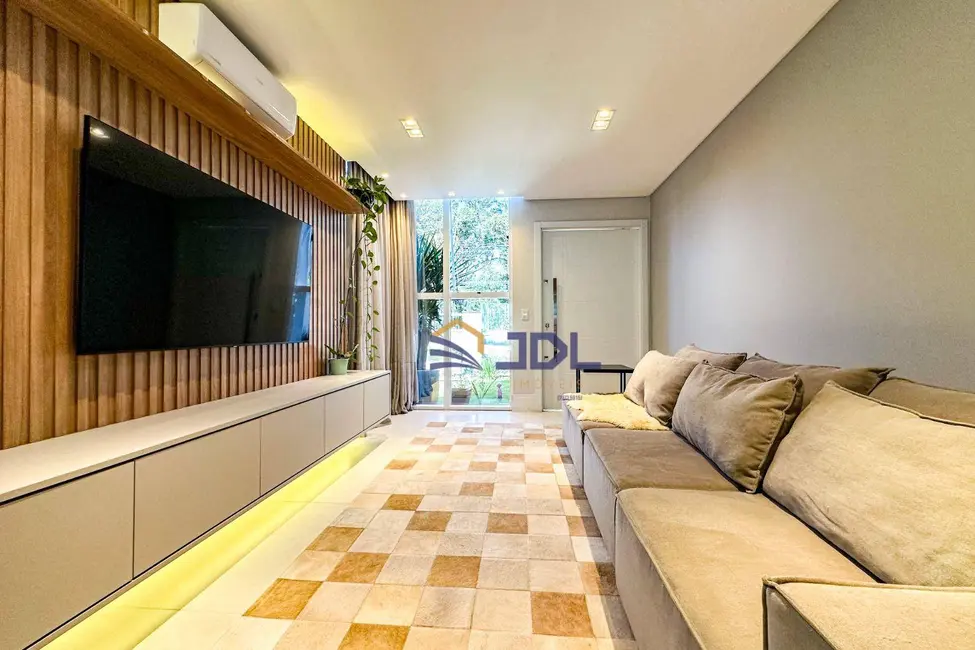 Casa com 3 quartos à venda, 250m2 em Ponta Aguda, Blumenau - SC - imagem 2 Foto 2 de Casa com 3 quartos à venda, 250m2 em Ponta Aguda, Blumenau - SC